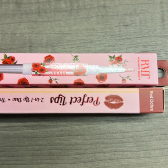 ❌SOLD OUT ❌🔥2-in-1lip duo Romantic Beauty 🔥 - Picture 9 of 11